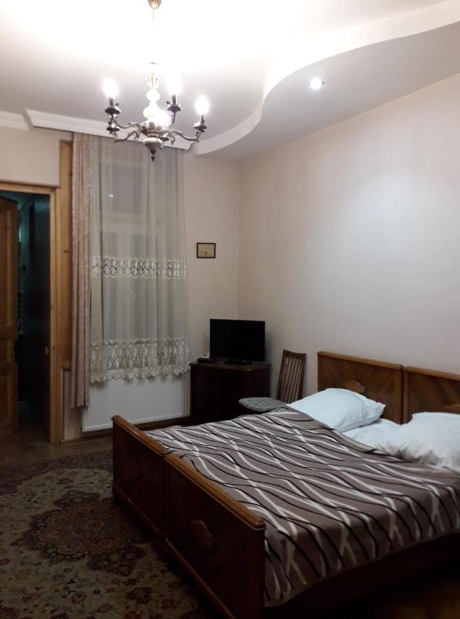 Hôtel Old House Rustaveli à Bordjomi Extérieur photo