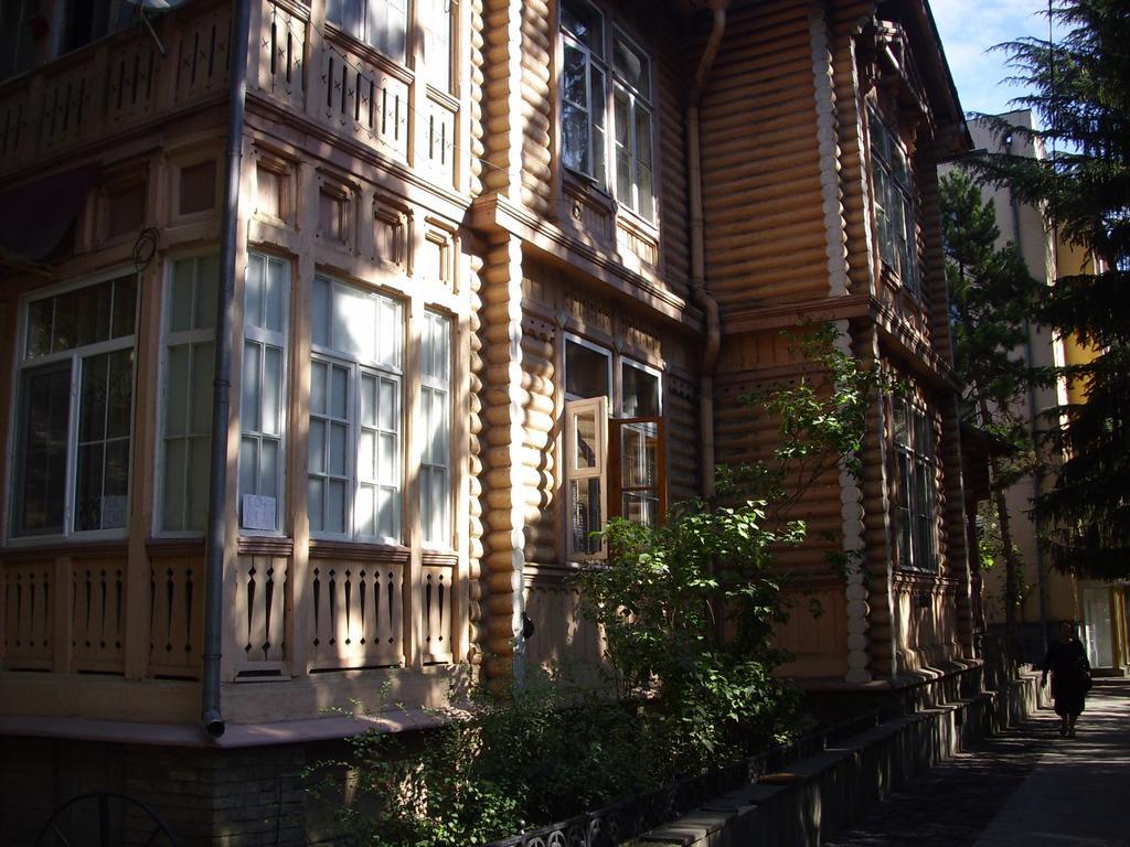 Hôtel Old House Rustaveli à Bordjomi Extérieur photo